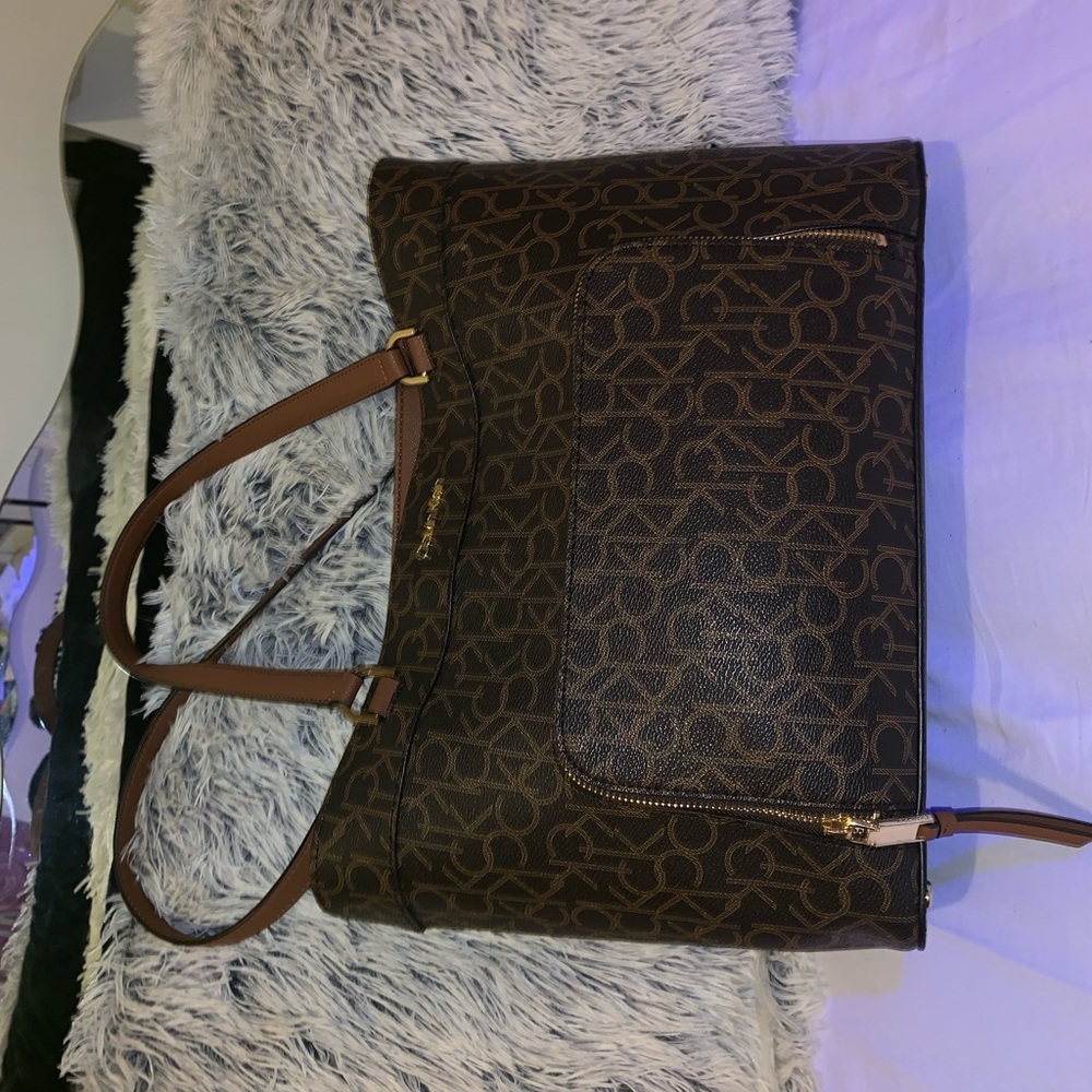 CALVIN KLEIN- ck printed tote 👜